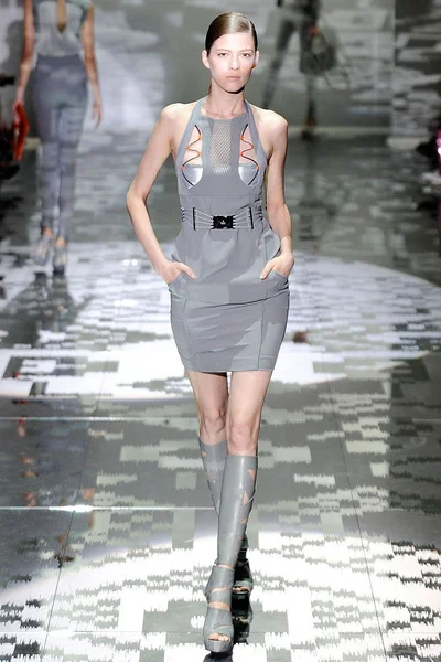 Look 18
